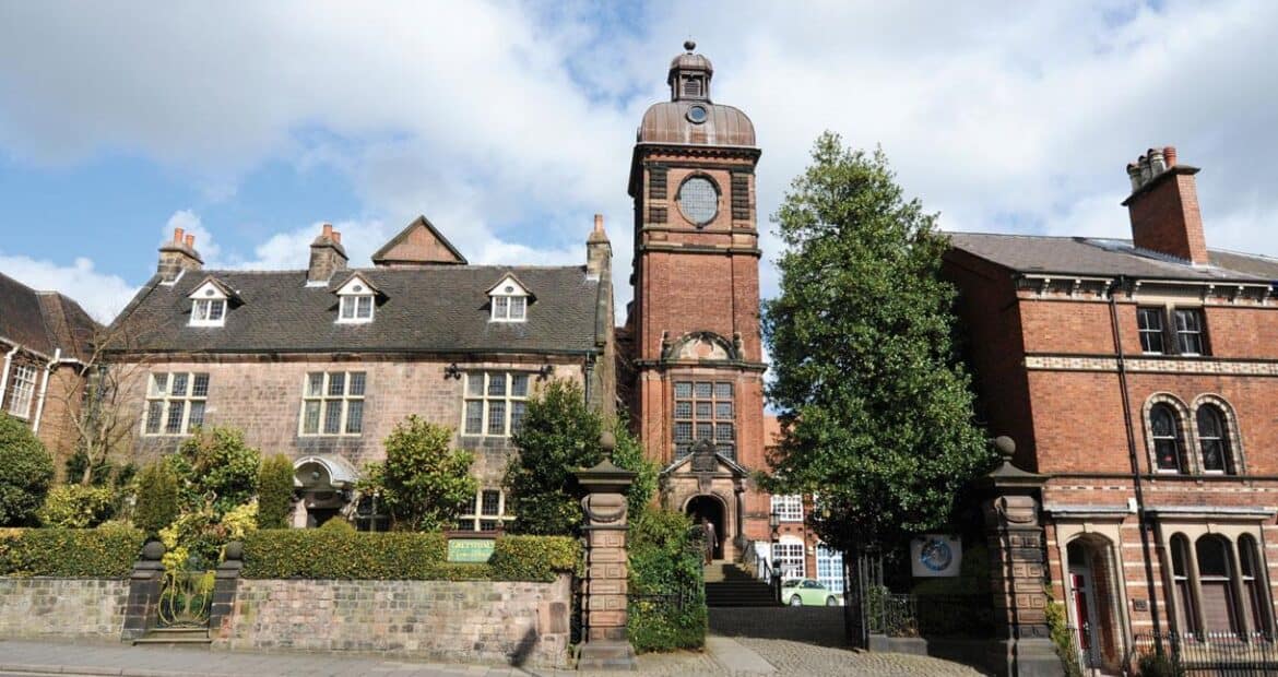 The Most Scenic Routes to Take With a Private Chauffeur in the Staffordshire Moorlands